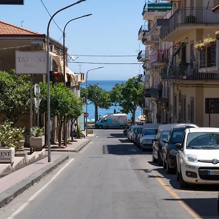 La Casa Del Sorriso Giardini Naxos